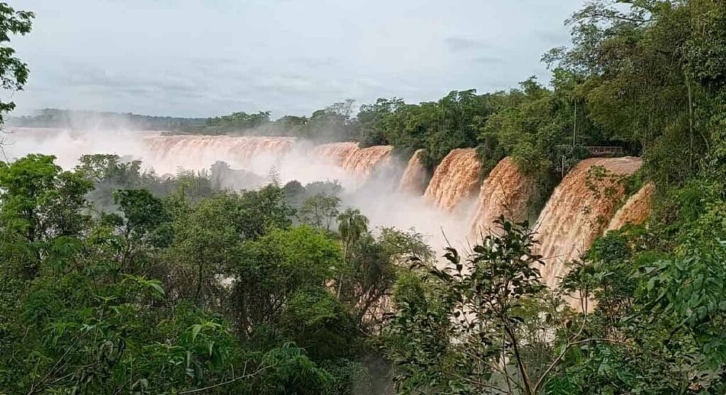 Circuito Superior está fechado no lado argentino das Cataratas.