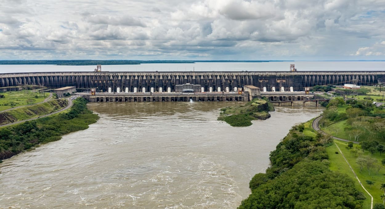 Cheia do Rio Paraná: Itaipu decide reabrir vertedouro