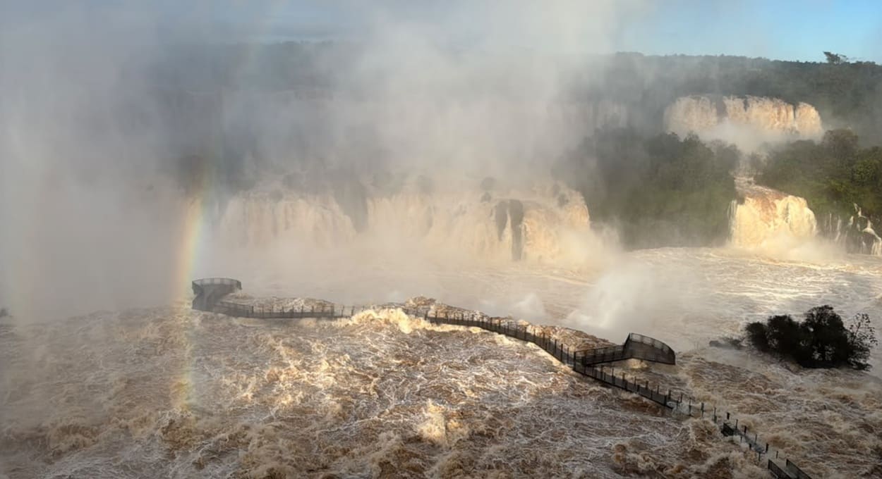 Cataratas do Iguaçu tem maior vazão do ano nesta segunda (26)