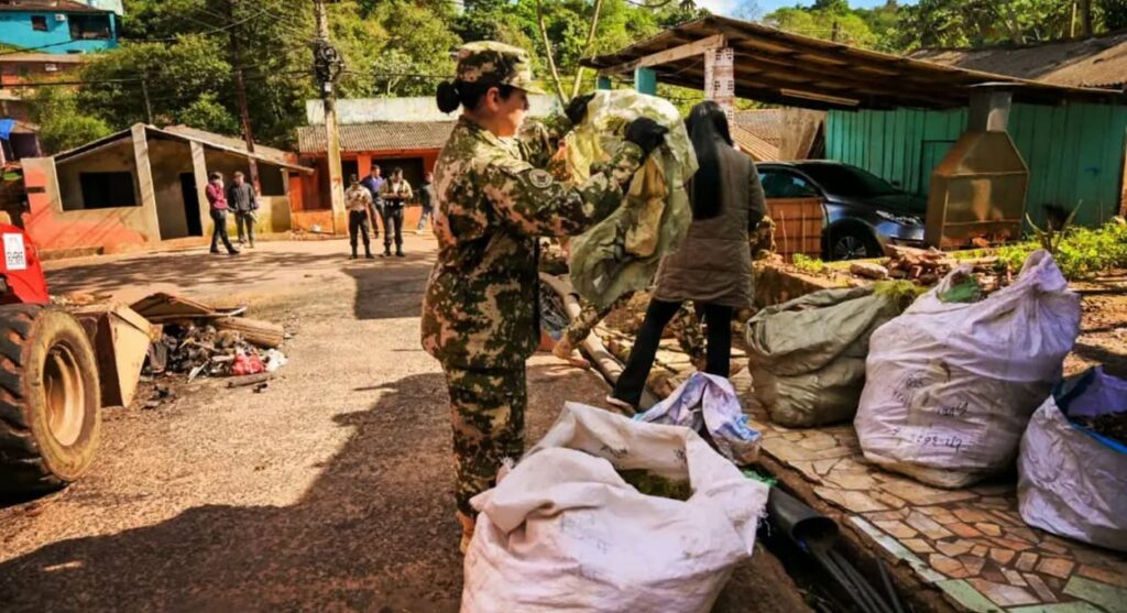 Militares da Marinha do Paraguai participaram da ação.