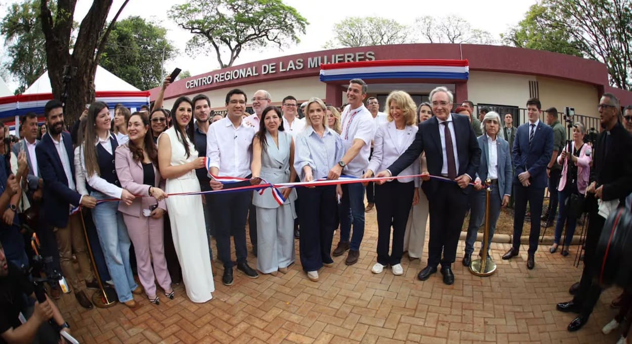 Presidente do Paraguai inaugura centro de apoio à mulher na fronteira