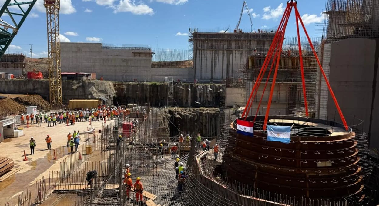 Paraguai e Argentina instalam peça fundamental para usina binacional