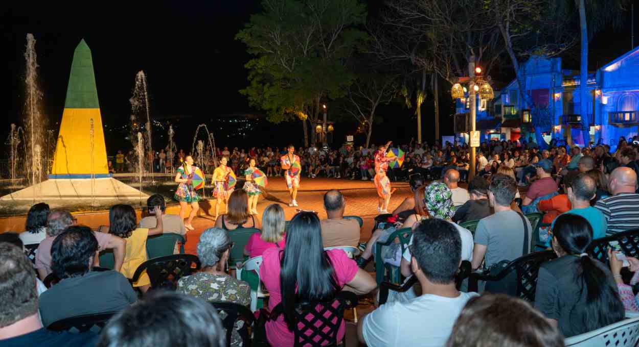 Marco das Três Fronteiras tem shows culturais todas as noites