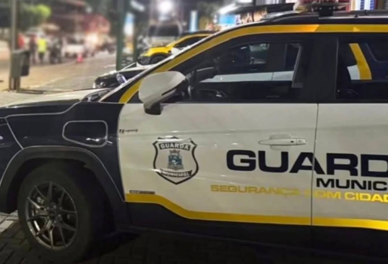 Dupla é presa por roubo com faca perto do terminal de ônibus