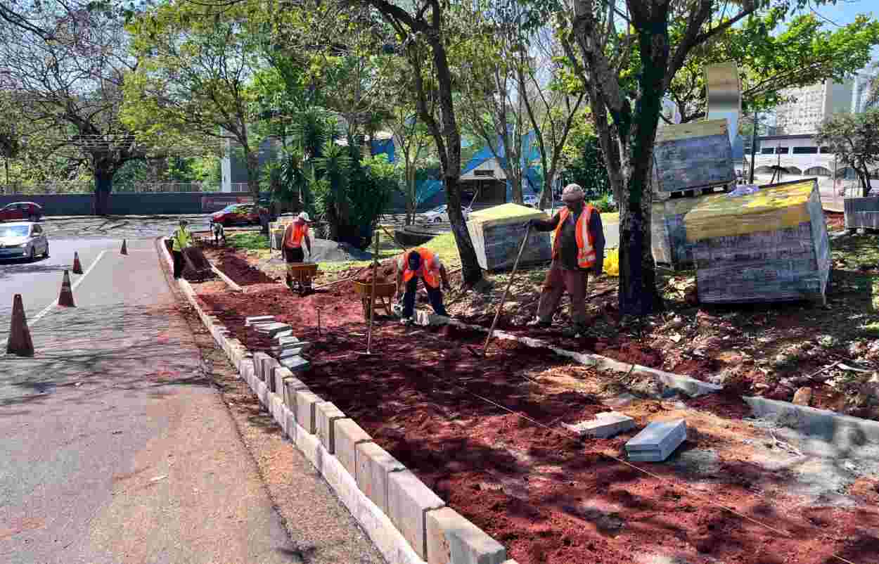 Veja o que deve mudar na lei que padroniza calçadas em Foz — pauta da Câmara