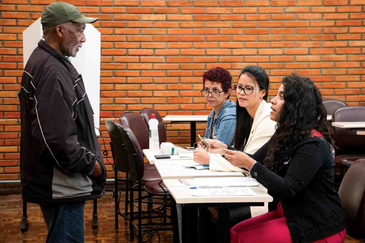 Idosos votam primeiro: veja os eleitores com prioridade