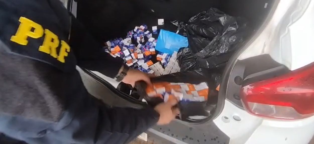 Carro de escolta armada é bloqueado com medicamento do Paraguai na BR-277