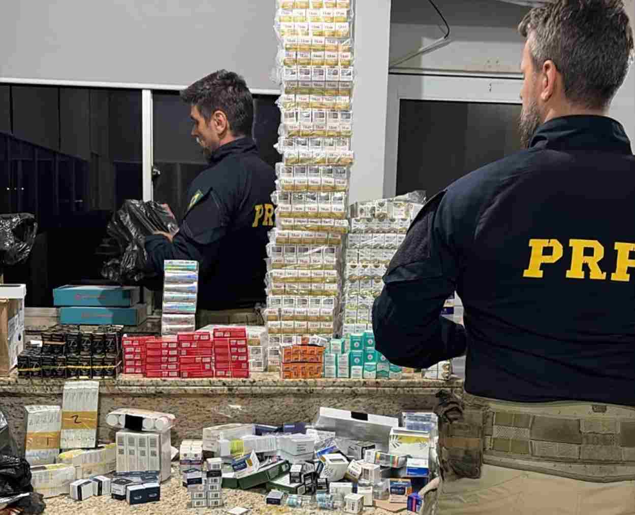 PRF apreende 4 mil caixas de medicamentos e US$ 11 mil na BR-277