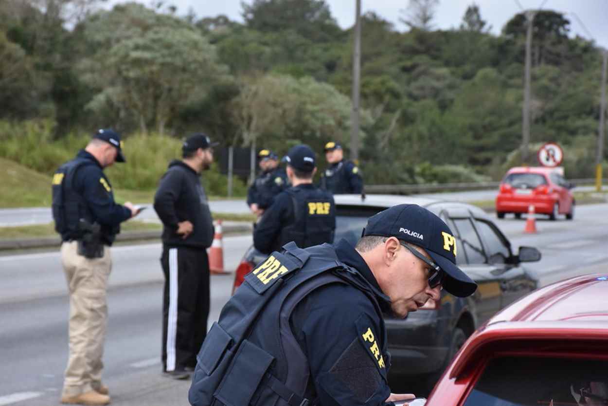 Rodovias do Paraná têm 98 acidentes, 110 feridos e quatro mortes no feriado